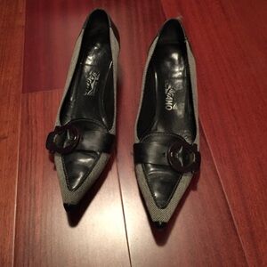 Ferragamo navy blue fabric/leather pumps